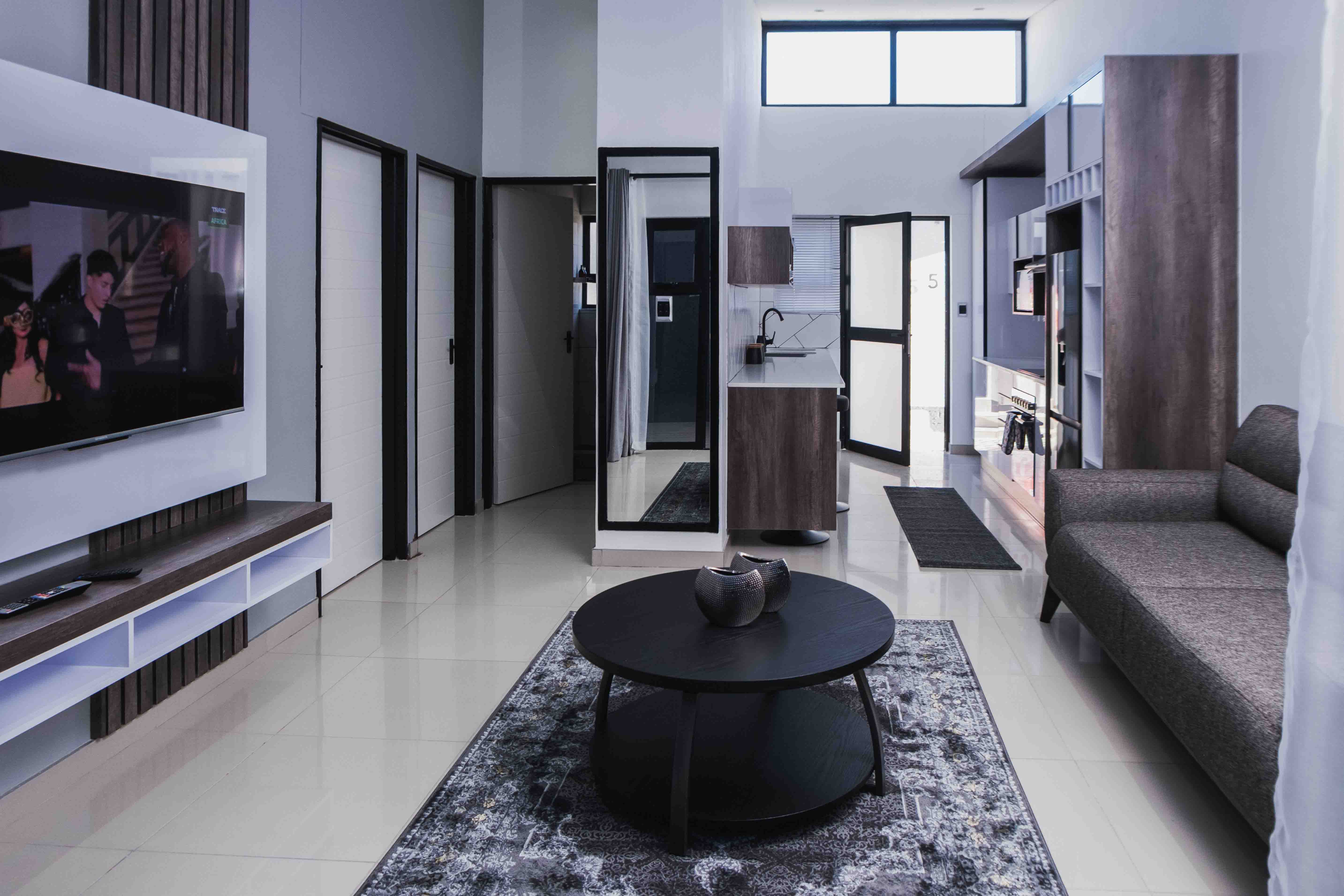 MEGAMENO – Suite 8